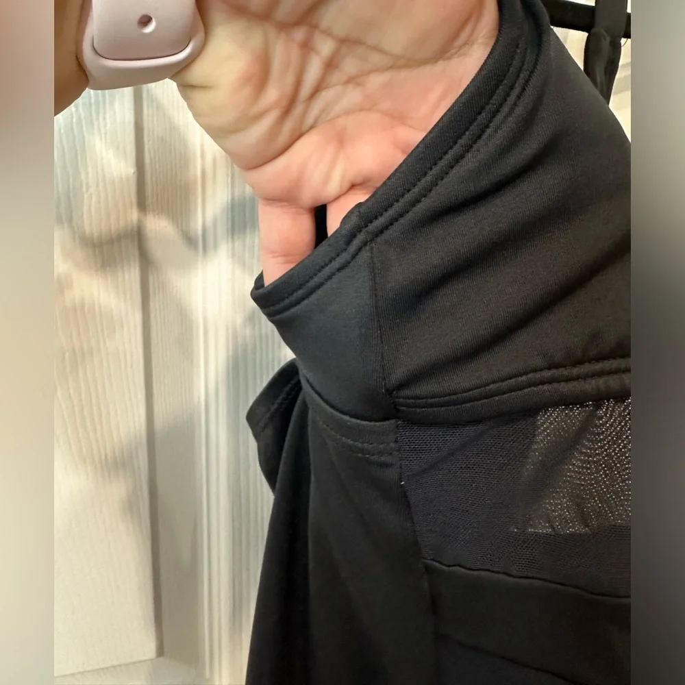 Like New Nike Sport Tank w Built in Bra Size Small. Black w Sheer Front Sections - Picture 6 of 13